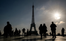 Attentat près de la tour Eiffel: l'assaillant mis en examen et écroué