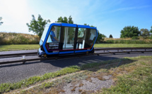 Pose du premier rail d'Urbanloop, un circuit de capsules de transport pour les JO