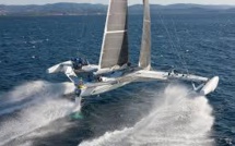 L'Hydroptère d'Alain Thébault quitte Los Angeles pour Hawaï