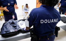 Guyane: 303 kg de cocaïne saisis à l'aéroport, trois jeunes écroués en Martinique