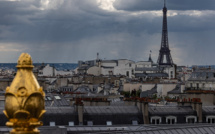 Cercueils à la Tour Eiffel: un des interpellés en lien avec l'affaire des "mains rouges"