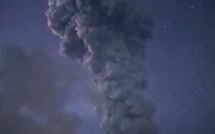Philippines : éruption explosive d'un volcan, alerte à la population