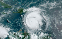 L'ouragan Béryl fait au moins 4 morts dans les Antilles et se dirige vers la Jamaïque