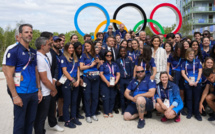 JO-2024: "Nous sommes prêts", dit Macron au village olympique