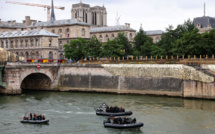 JO-2024: le long d'une Seine sécurisée, la longue attente des spectateurs avant la cérémonie d'ouverture