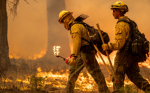 En Californie, la lutte se poursuit contre le plus grand incendie de l'année