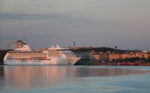 À Bordeaux, le déplacement des bateaux de croisière hors du centre-ville divise