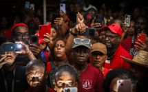 Martinique: l'Etat d'accord pour baisser le prix de l'alimentaire de 20%, la mobilisation continue