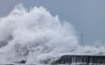 Taïwan : des vagues de cinq mètres et des milliers d'évacués à l'approche d'un typhon