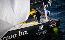 Vendée Globe: Le Cam creuse un petit écart avant le Pot-au-Noir