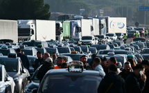 Deuxième jour de manifestation des taxis à Lyon, Paris s'associe au mouvement