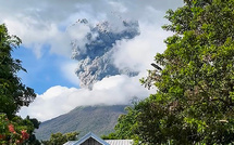 Philippines: évacuations d'habitants après l'éruption d'un volcan dans le centre du pays