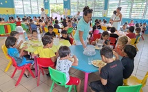 Les parents d’élèves passent à table à Paea