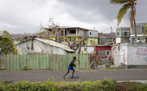 L'évacuation des fonctionnaires, source de colère pour les habitants de Mayotte