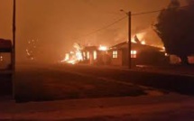 Un village de l'Ouest australien ravagé par un impressionnant incendie