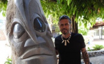 La nouvelle sculpture de Teva Victor trône devant la Maison de la Culture