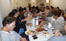 Repas traditionnel pour les malades polynésiens à la Délégation de la Polynésie française