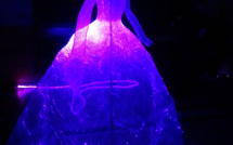 Une "robe luminescente" qui s'allume en fonction des mouvements présentée à Mulhouse